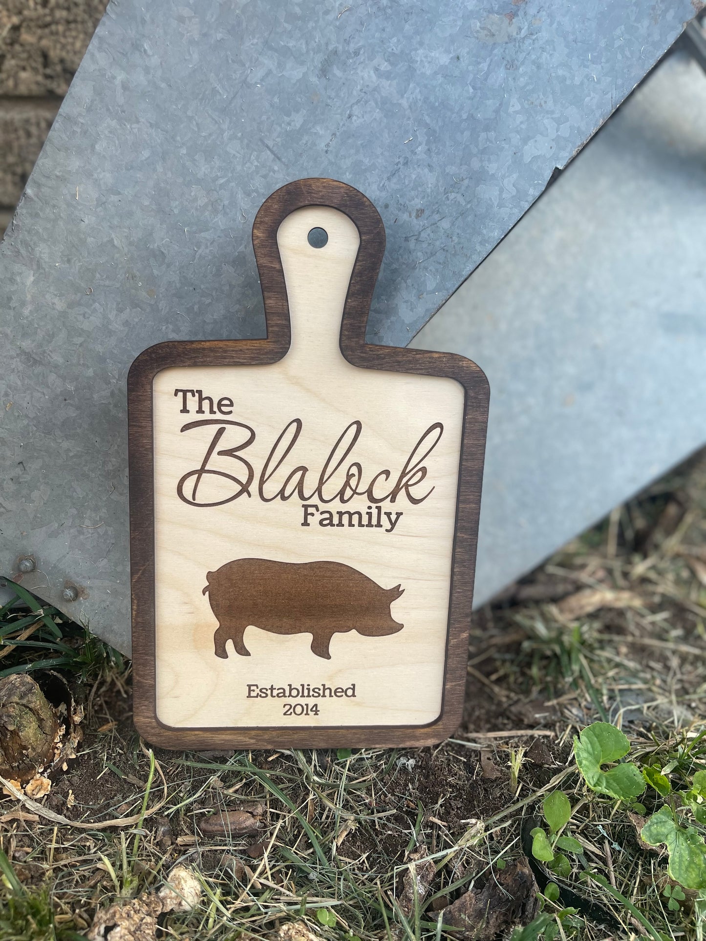 Custom Name and Year Pig Cutting Board Style Sign | Rustic Country Farmhouse Decor | Personalized Wood Engraved Swine Sign | Housewarming & Wedding Gift