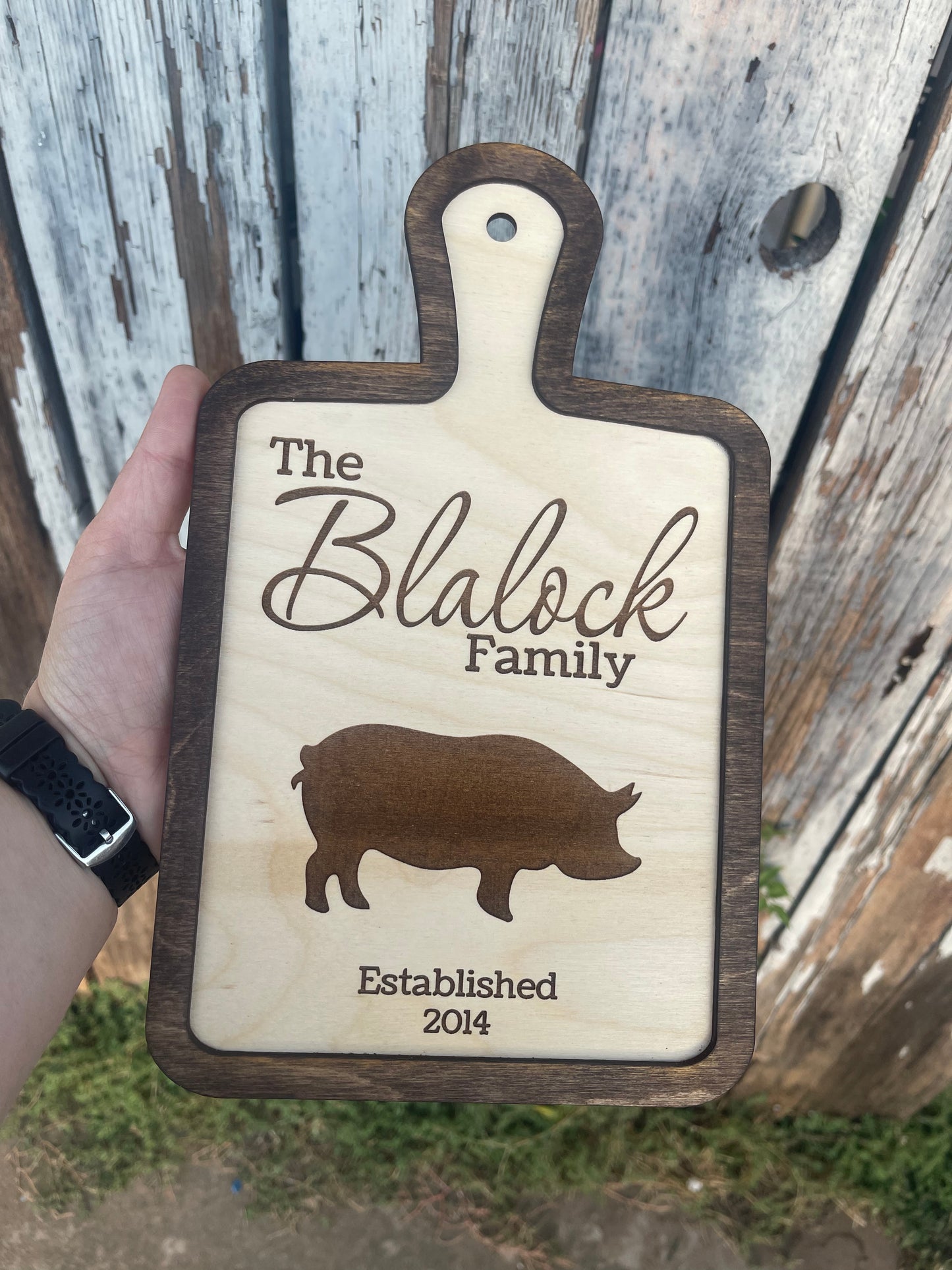 Custom Name and Year Pig Cutting Board Style Sign | Rustic Country Farmhouse Decor | Personalized Wood Engraved Swine Sign | Housewarming & Wedding Gift