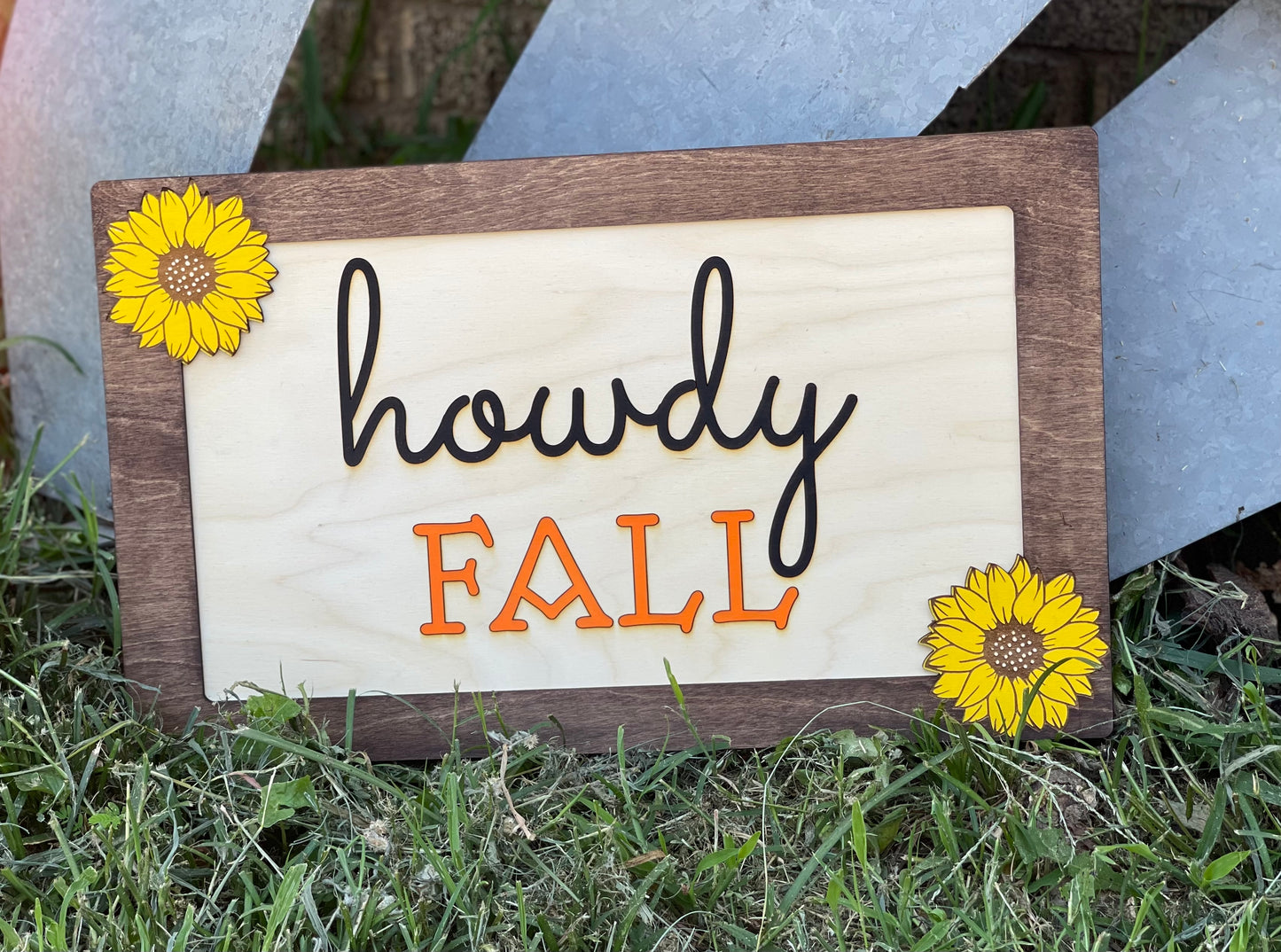 Howdy Fall Sunflower Wall Hanging – Hand-Painted Wood Engraved Sign for Wreath or Prop Decor