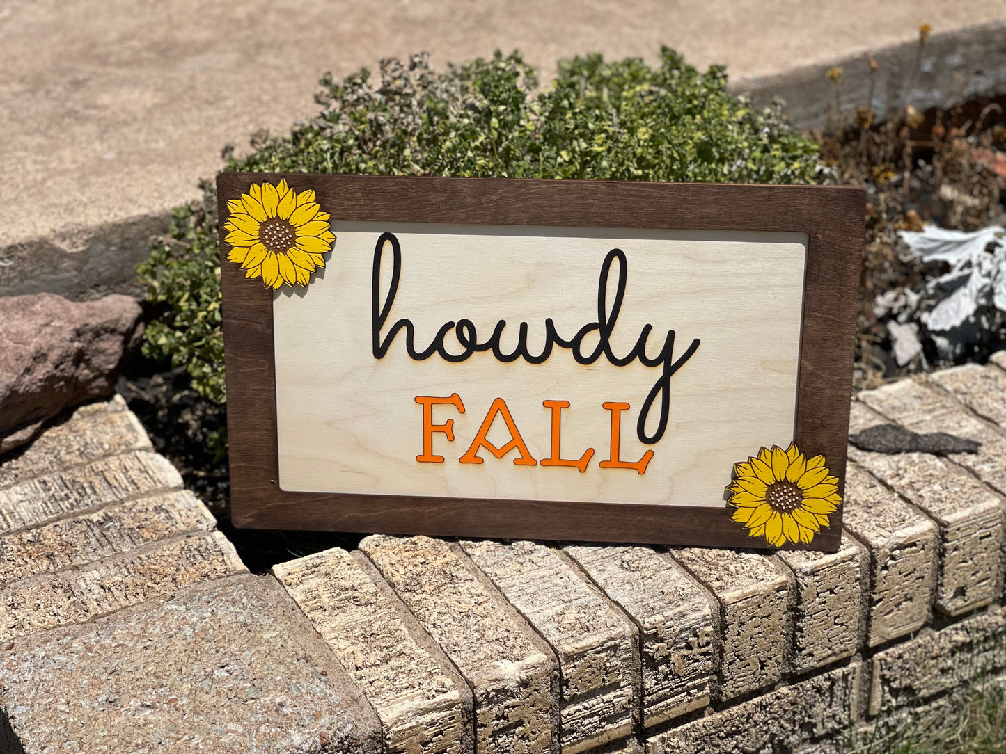 Howdy Fall Sunflower Wall Hanging – Hand-Painted Wood Engraved Sign for Wreath or Prop Decor