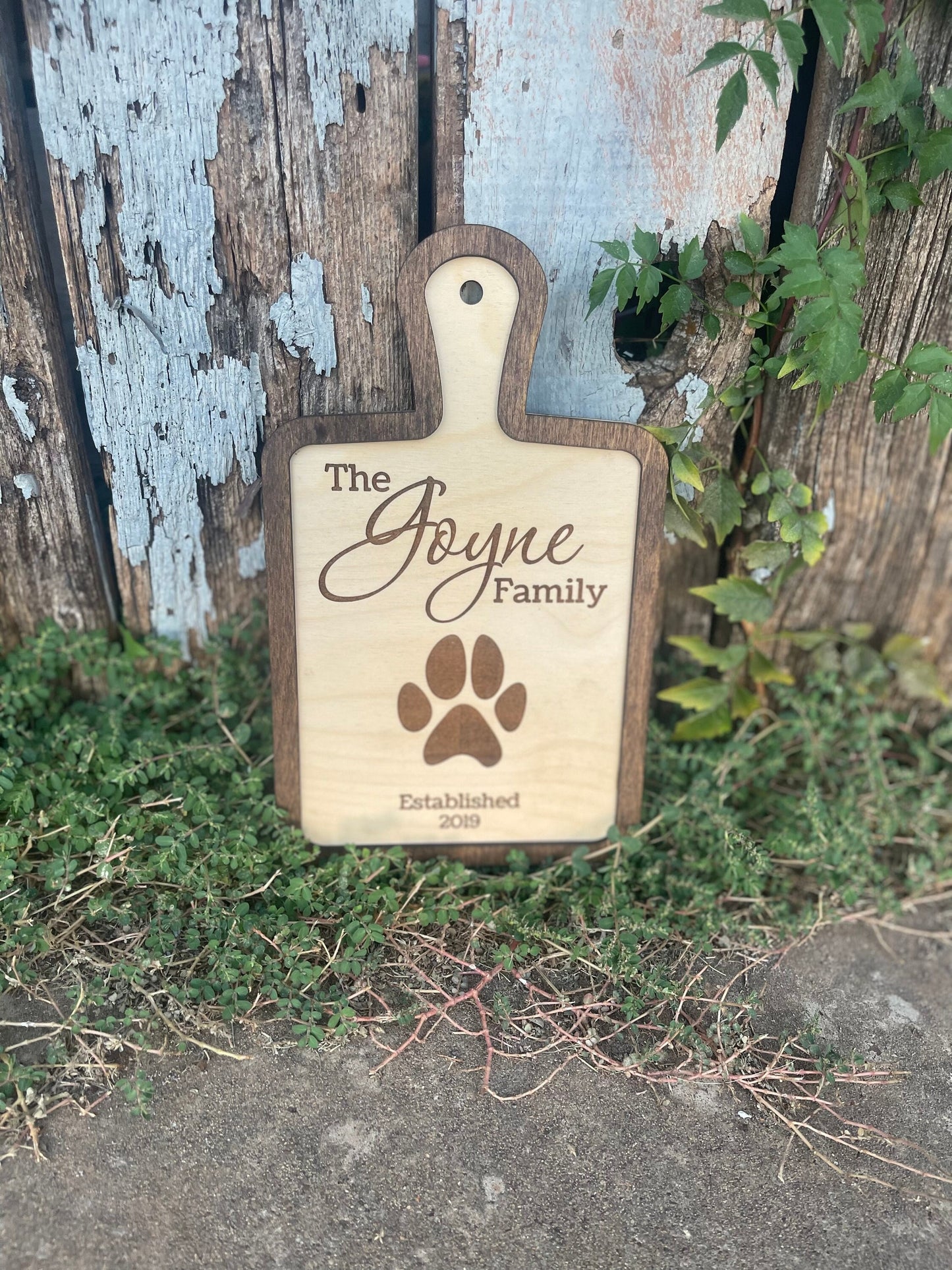 Personalized Cutting Board Style Sign with Paw Print | Custom Family Name & Established Year | Decorative Gift for Weddings, Bridal Showers, and Housewarming